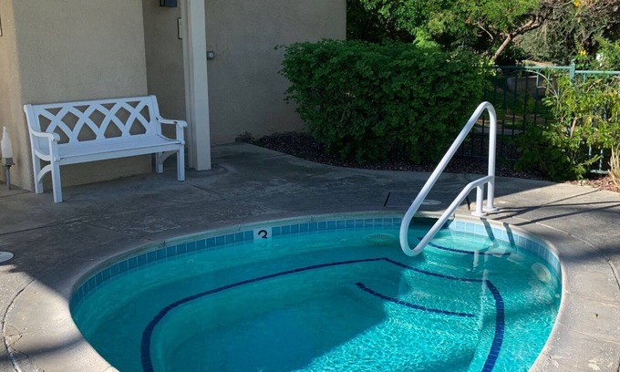 Palm Desert Condo | S. Palm Desert Condo seconds to Pool & El Paseo