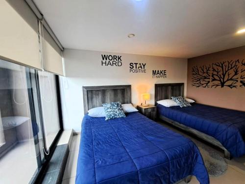 Ciudad Lopez Mateos Apartment | S08 DOBLE CAMA MATRIMONIAL Premium Suite Frente al TEC CEM con Cocineta WiFi Balcón Parking Terraza