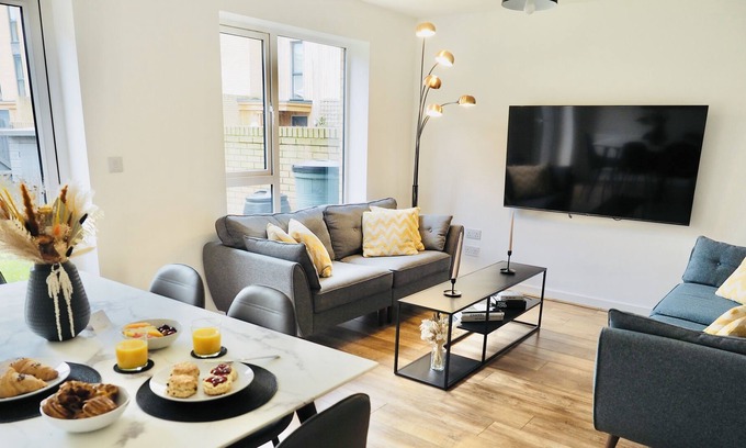 Taunton House | SA Today Taunton Fibre Wi-Fi Netflix