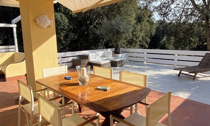 Sabaudia Villa | SABAUDIA CENTRO, Small villa surrounded by greenery on the lake