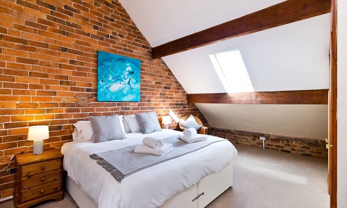 Knockerdown Apartment | Sabinhay Cottage With Shared Swimming Pool Access