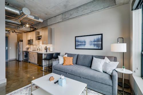 Warehouse District Apartment | Sable 703 - Alcove