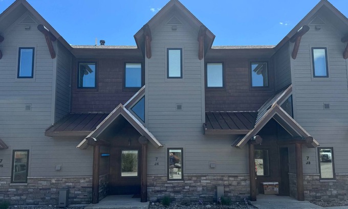Saddle Ridge House | Saddle Ridge Ski-In/Out Chalet! Private Hot Tub, Grill, 7 min Drive to Resort!