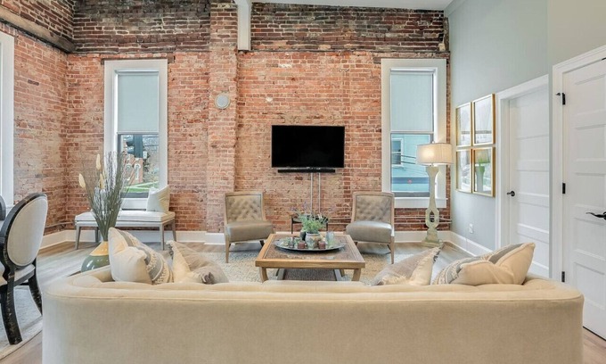 Shelbyville Apartment | Saddlebred Suites 6 bed, 6 ba