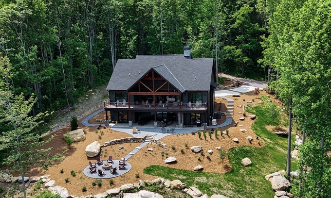 Mill Spring House | Saddles, Sand Traps & Summits: Ideal Family Retreat