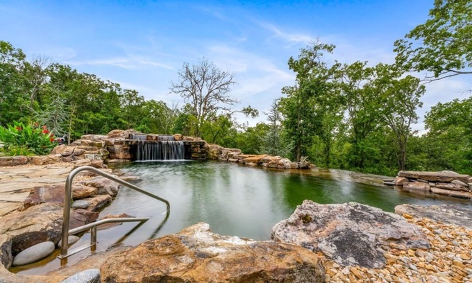 Branson Cottage | SADIE'S COTTAGE - Private Hot Tub and Fire Pit
