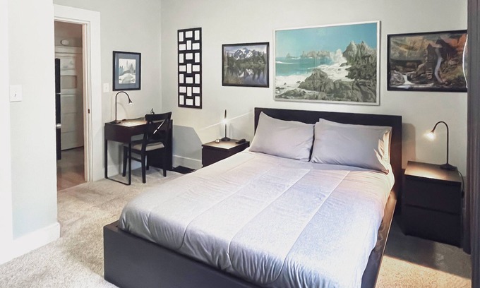 Meridian-Kessler House | Safe, Quiet, Fully-Fenced Yard in Meridian Kessler