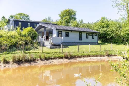 Lifton House | Saffron Lodge, 24 Roadford Lake Lodges