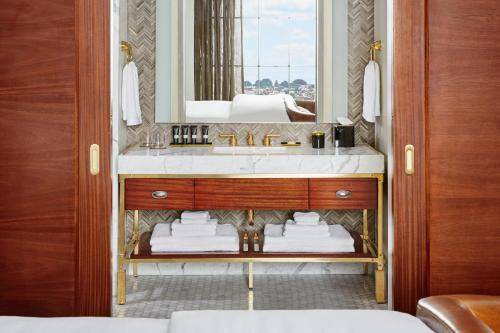 Fells Point Hotel | Sagamore Pendry Baltimore Harbor One Bedroom Suite