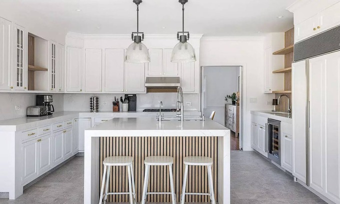 Sagaponack House | Sagaponack Estate, South of Hway, Pool+Spa+Tennis—AUG-LD 2024 still AVAILABLE!