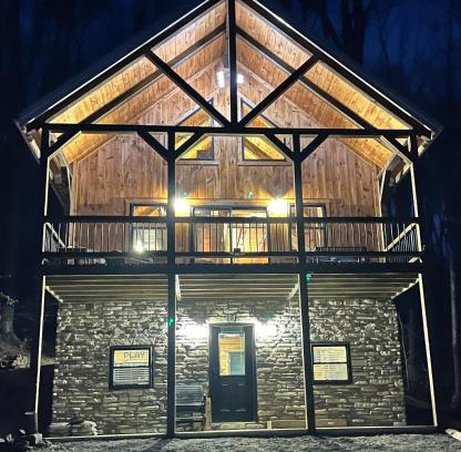 Hallsville Ski Chalet | Sage Hill Escape