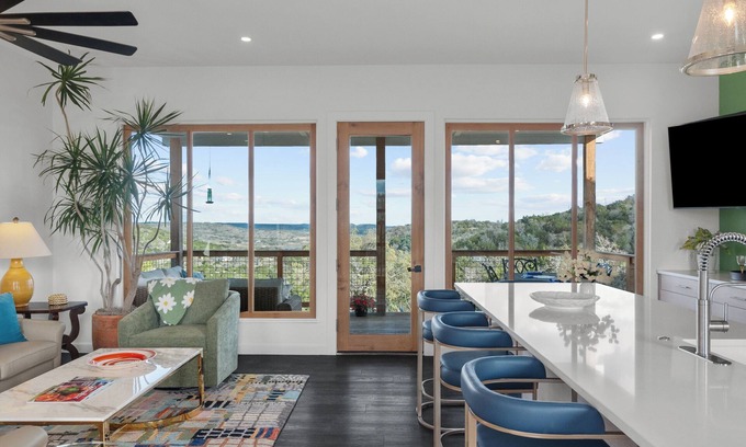 Fredericksburg House | Sage Rock, a beautiful guesthouse in the heart of Fredericksburg wine country.