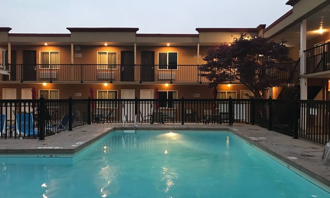 Okanagan-Similkameen Hotel | Sahara Courtyard Inn Penticton