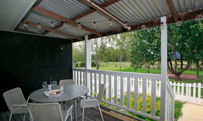 Anna Bay House | Sahara Trails Cabin 2 WiFi Air Conditioning Horse Riding and much more