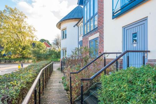 New Forest District House | Sail Away