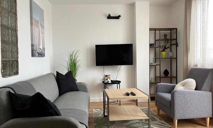 City Center Apartment | Sailboat Apartment