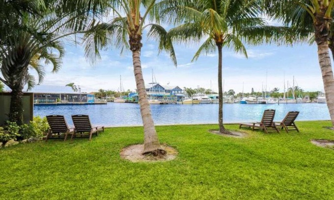 Stuart Apartment | Sailfish Suites - 11 - pet friendly!