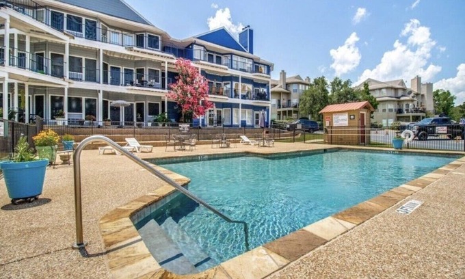 Pottsboro Condo | Sailor's Knot Sleeps 8 with outdoor pool less than 5 min from Lake Texoma