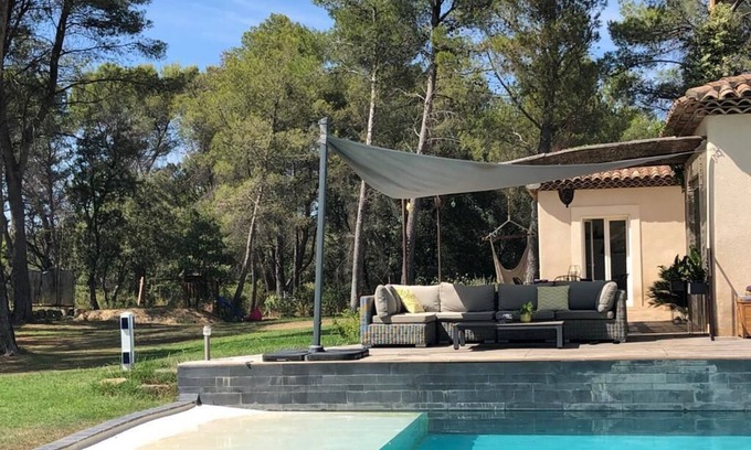 Saint-Cannat Villa | Saint Cannat large luxury villa with swimming pool in the middle of nature