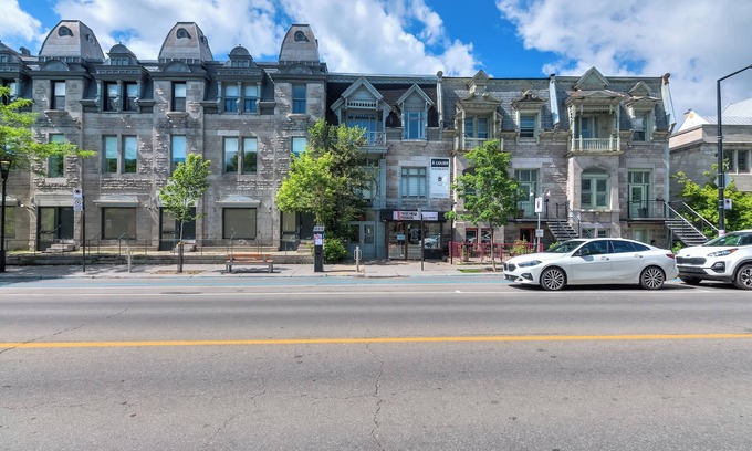 Plateau Mont Royal Apartment | Saint-Denis apartments