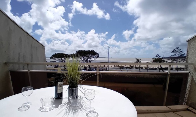 Saint-Georges-de-Didonne Apartment | Saint Georges de Didonne - APARTMENT FACING THE BEACH - Etoile de Mer
