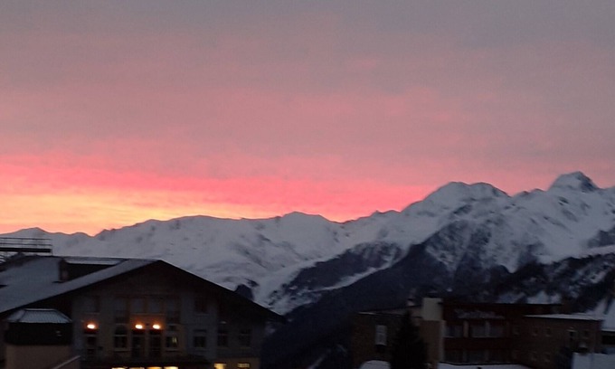 Pla d'Adet Apartment | Saint Lary Soulan Pla D'adet, facing the slopes, two minutes from the ski school,