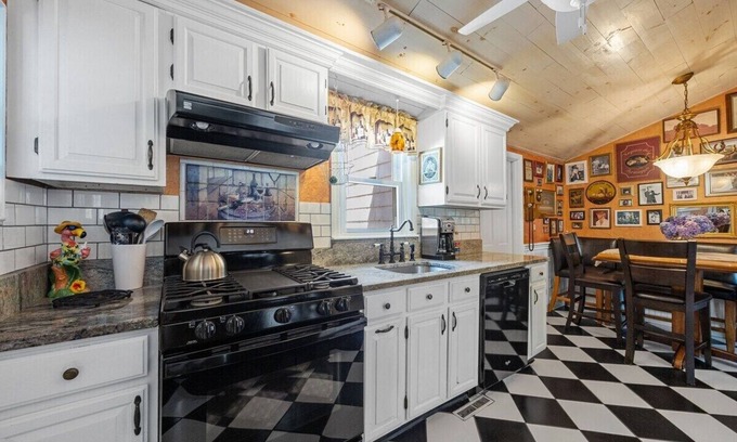 Hyannis House | Sal's Place