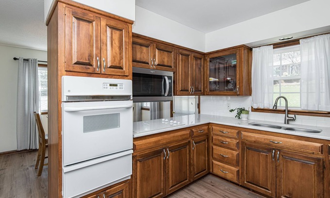 Rochester House | Salem Road SW Rochester w/easy access to Mayo Clinic and St. Mary's Campuses