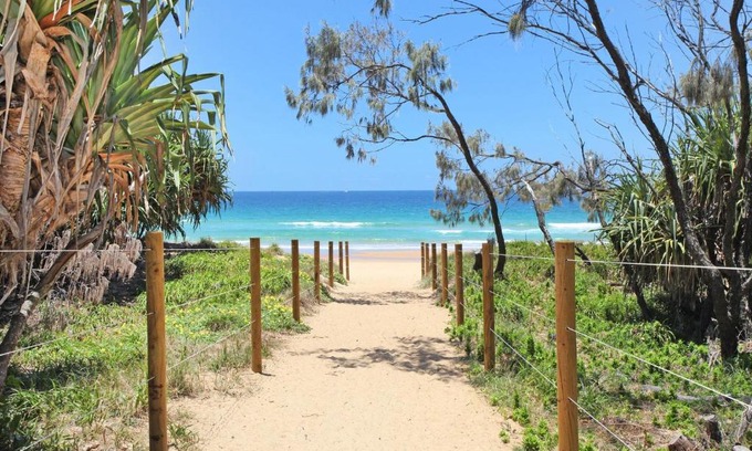 Warana House | Saleng 51 - Three Bedroom Beach Pad - Only 200 metres to Beach Access!