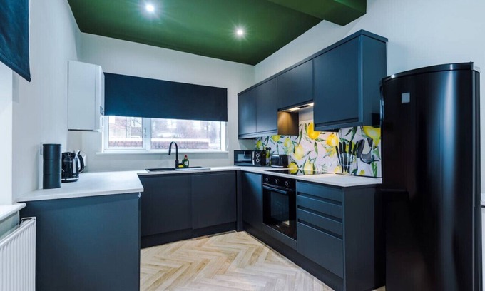 Salford House | Salford Sanctuary 5 Bed House