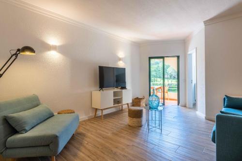 Salgados Apartment | Salgados 1 Bedroom Apartment - 500m from the Beach