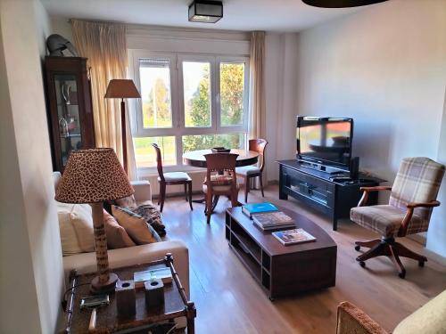 Castrillon Apartment | Salinas en el horizonte