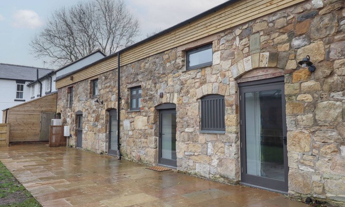 Weston Rhyn Cottage | SALLY'S BARN, pet friendly, luxury holiday cottage in Weston Rhyn