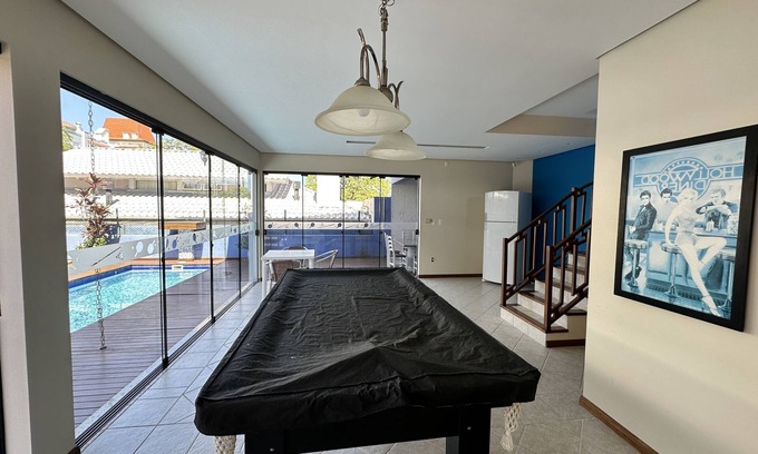Jurere Internacional House | Salmon Avenue House