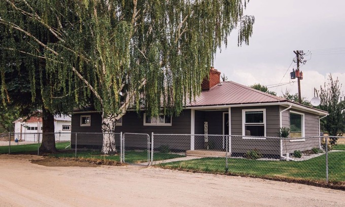 Salmon Other | Salmon Gathering Place sleeps 35 + perfect for reunions.retreats.events