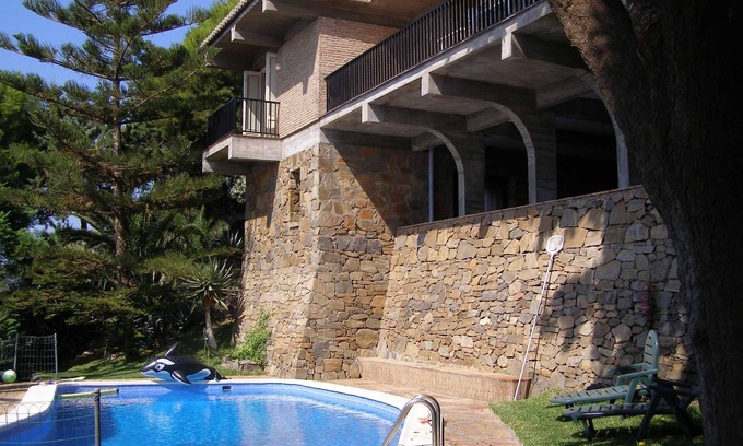 Salobrena Cottage | Salobrena: Villa with 3.500 m2 pine trees and tropical garden.