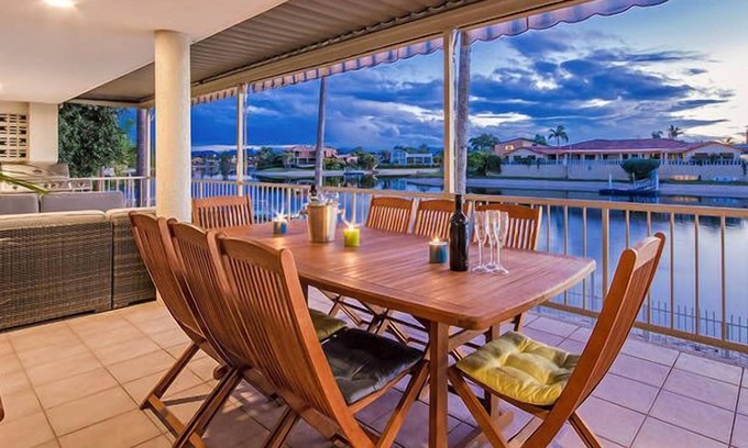 Mermaid Waters Villa | SALT AIR HOUSE a stroll to the beach