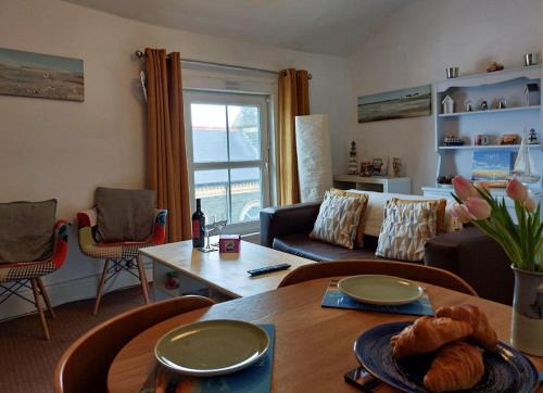 Tywyn Apartment | Salt Marsh Apartment
