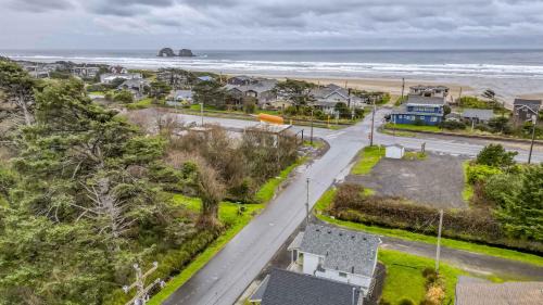 Rockaway Beach House | Saltair Creek Cottage - Meredith Lodging