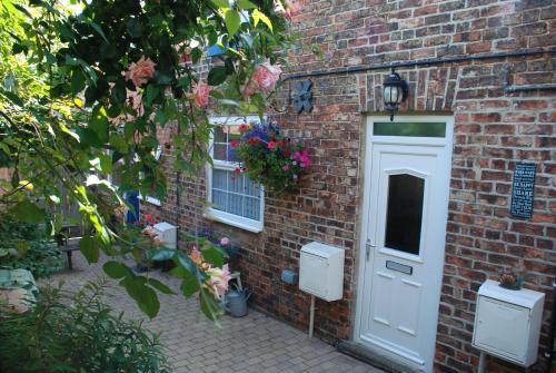 Guisborough House | Saltburn Holidays Bluebell Cottage
