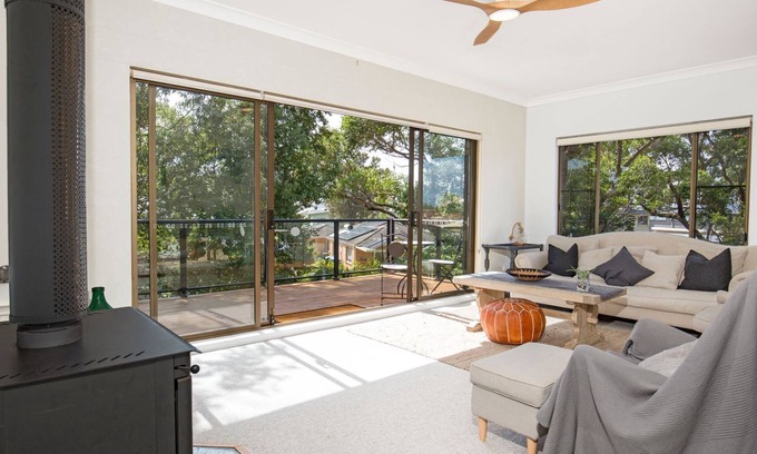 Culburra Beach Cottage | Saltbush Cottage - Pet Friendly - 1 Min Walk to Beach