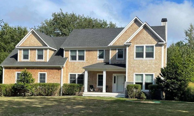 Portsmouth House | Saltwater pool walk to beach private estate