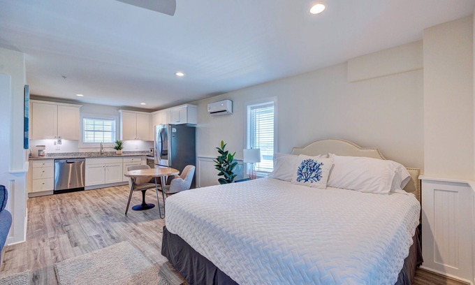 Surf City Apartment | Saltwater Suites, 101 King ADA 1st Floor