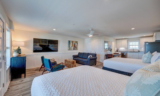 Surf City Apartment | Saltwater Suites, 204 Queen 2nd Floor