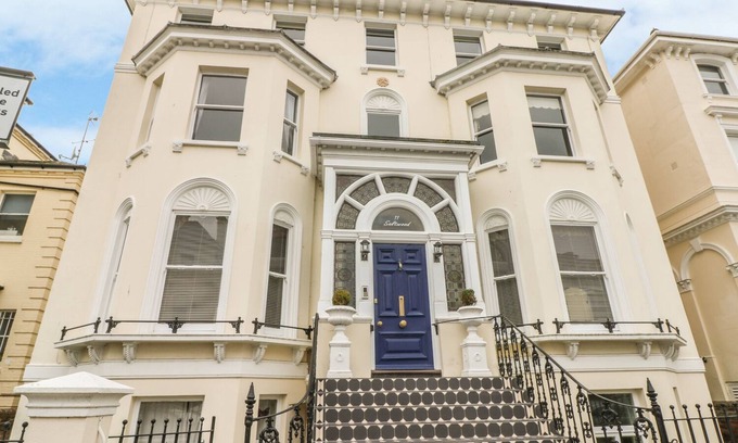 Eastbourne Seafront Cottage | SALTWOOD, character holiday cottage in Eastbourne