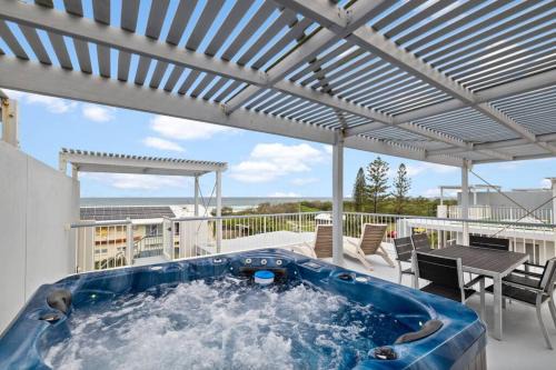 Marcoola Apartment | Salty Breeze - Rooftop Terrace & Jacuzzi
