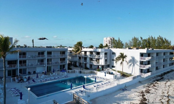 Key Colony Beach House | Salty Breezes Condo 2bed 2bath second floor with e