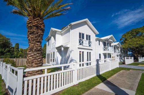 Kiama House | Salty Palms by the Sea - ONE