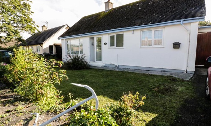 Benllech House | Salty Puffin