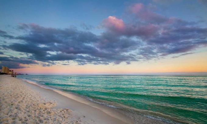 Thomas Drive House | Salty Shell Cottage. Spacious 3 bed,2 1/2 bath with pool.